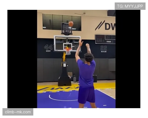 史梦瑶每天5点起床练枪，结果家里厕所贴满靶纸？